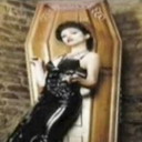 美女与棺材